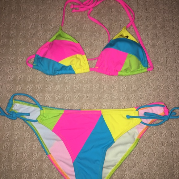 Woman’s Roxy Bikini - Picture 1 of 2